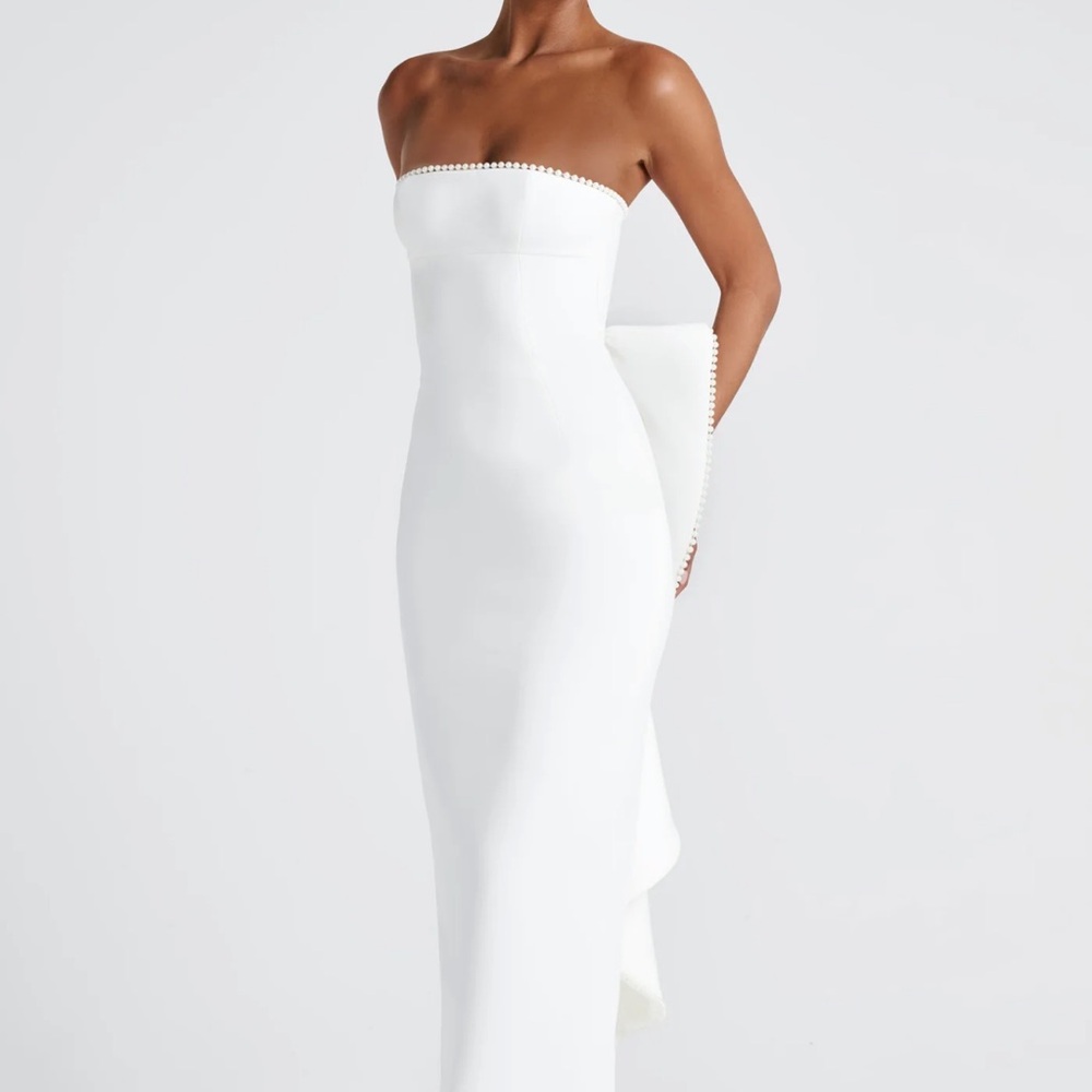 Strapless White Dress with Bow Accent - Picture 4 of 7